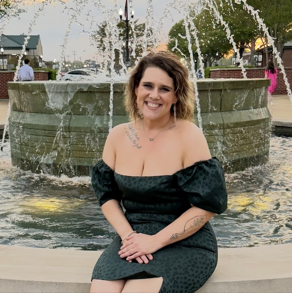 Meet your Posher, Alison - Picture 2 of 2